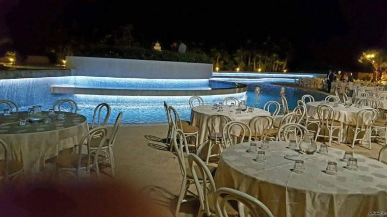 Borgo Ducale Brindisi - I tavoli a bordo piscina
