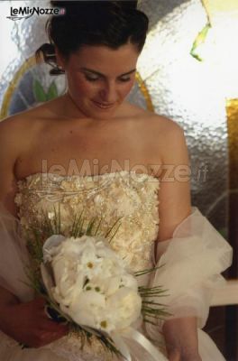 Bouquet di peonie per la sposa