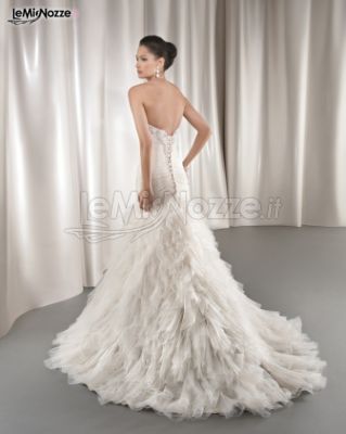 Katia Atelier - Abito da sposa con profondo scollo sul dorso e gonna voluminosa