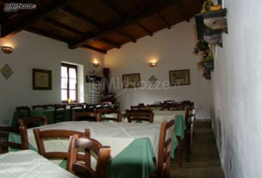 Ampia sala interna per ricevimento di matrimonio presso l'Agriturismo Villa Mirto