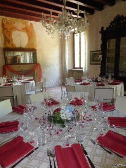 Ricevimento di matrimonio con allestimento in rosso - Villa da Prato