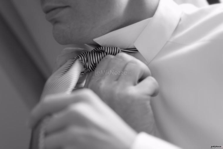 Dettaglio cravatta sposo - Paola Montiglio Photography