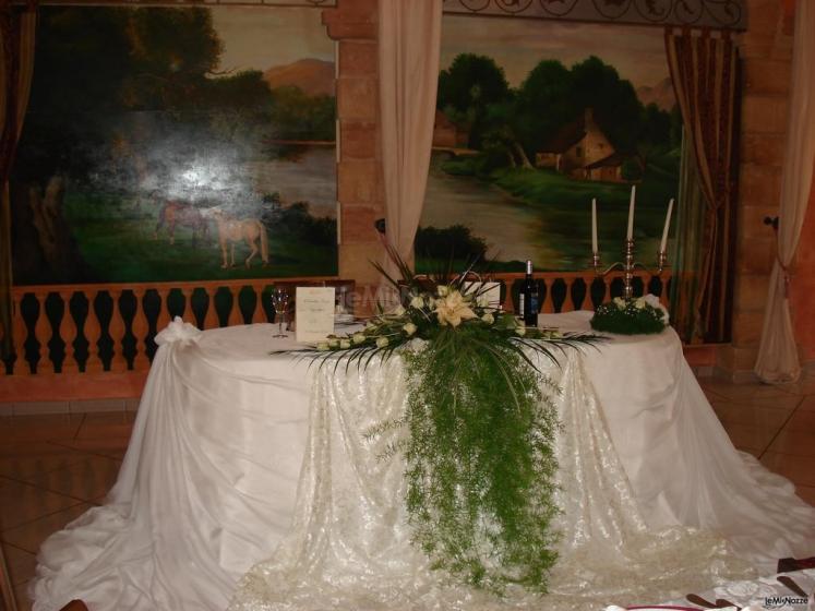 Ricevimenti Orchidea Malibuù - Il tavolo degli sposi nella sala ristorante