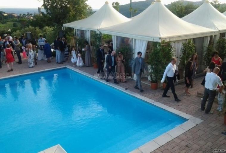 Società semplice agricola "a casa di Bibi" - Il rinfresco a bordo piscina