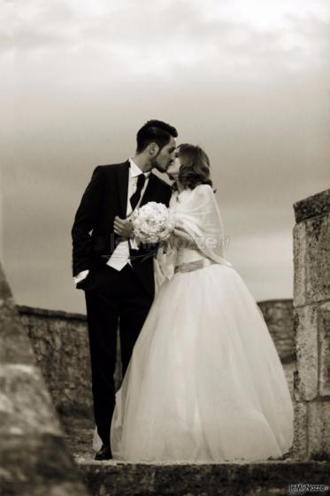 Luca Marchetti Foto - Gli sposi si baciano