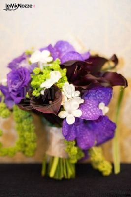 Bouquet sposa con orchidee vanda, calle stephanotise e amaranthus