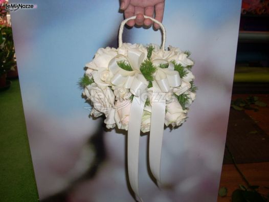 Borsetta di fiori per la sposa