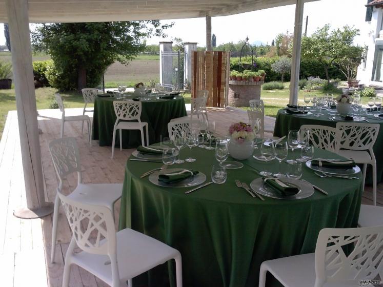 Tavoli con tovaglie verdi, ricevimento di matrimonio a Padova