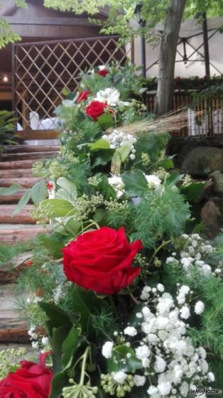 Laghetto Fonteviva - La scalinata e i fiori