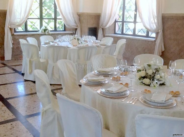 La sala pronta per il ricevimento di matrimonio presso Nuova villa dei Cesari