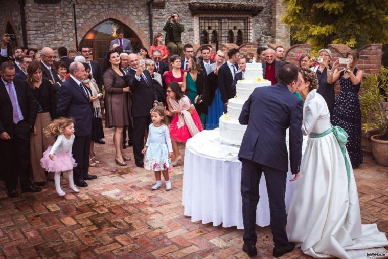 We. Wedding Photography - - Il bacio con la torta