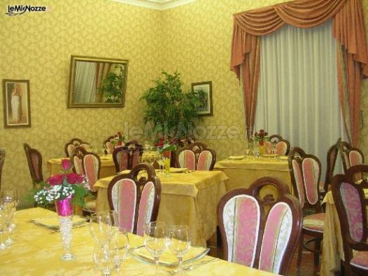 Interno sala gialla presso il ristorante per matrimoni Ristorante Il Portico