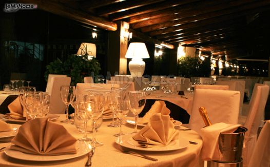 Allestimento tavoli per ricevimento di matrimonio presso il ristorante Ikebana Ricevimenti