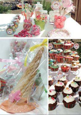 Dessert table coloratissimo, gelati cupcake e mix di caramelle