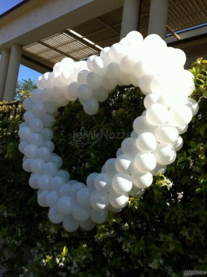 Cuore di palloncini per decorare il matrimonio