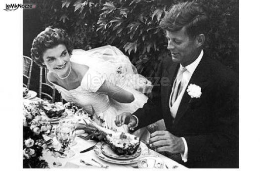 Foto di John e Jacqueline Kennedy nel giorno del matrimonio