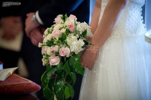 Bouquet della sposa di rose rosa