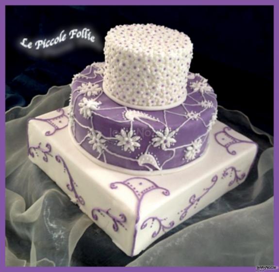 Wedding cake multipiano con decori in lilla