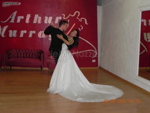 Gli sposi imparano a ballare per illoro matrimonio