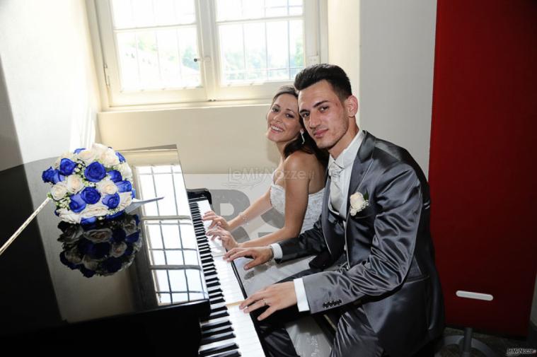 DJ Photo Agency - Gli sposi suonano piano