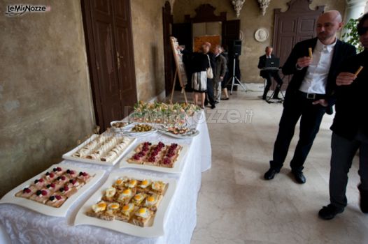 Tavolo del buffet al matrimonio