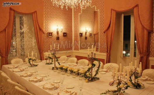 Palazzo Lutri - Allestimento dei tavoli per il ricevimento nuziale