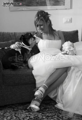 La sposa con il suo cagnolino