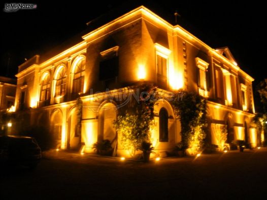 Villa Zaira illuminata per un matrimonio serale