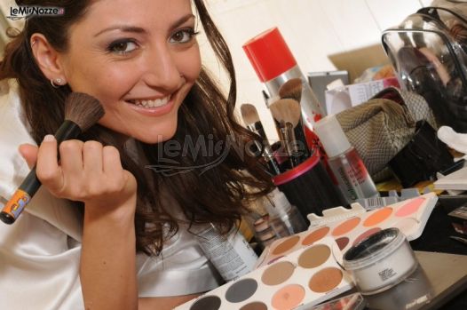 Preparazione della sposa per il trucco