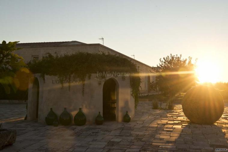 Relais Histò San Pietro sul Mar Piccolo - Il cortile al tramonto