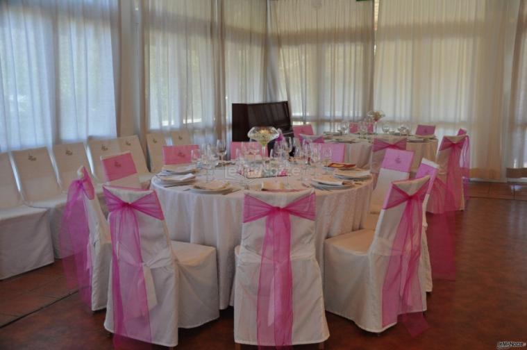Allestimento sala con copri sedia e nastri - It's Wedding Time - Wedding Planner a Trieste