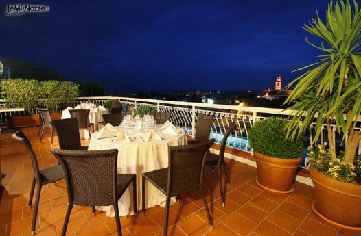 Tavoli in terrazza per le nozze