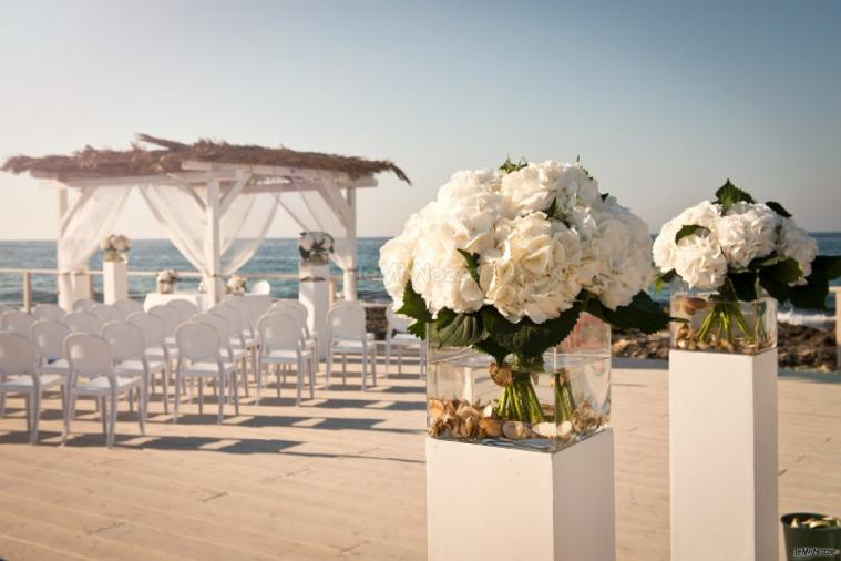 COCO - Beach Club & Eventi di Classe - Fiori per la cerimonia di matrimonio sul mare