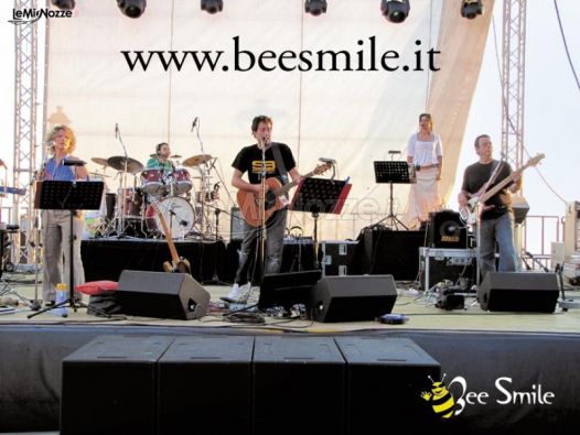 Bee Smile - Esibizione del gruppo ad un evento