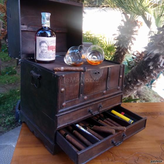 Rum Corner - Forziere con sigari e rum
