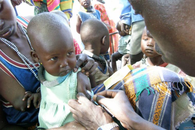 Vaccino di un bambino grazie a UNICEF