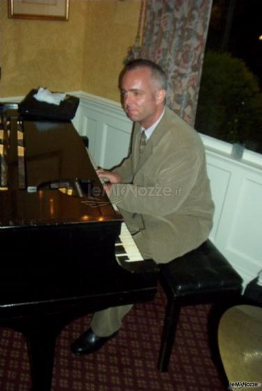 Luca Ariente pianista e organista a Torino