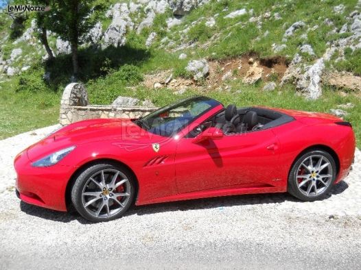 Noleggio Ferrari per matrimoni a Roma
