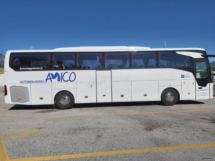 Autonoleggio Amico - Autobus granturismo Mercedes  da 56 posti + autista