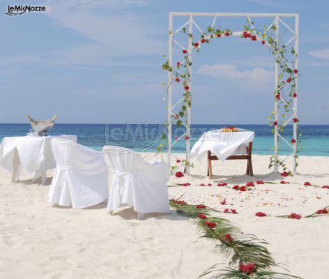Organizzazione e allestimento di un matrimonio sulla spiaggia