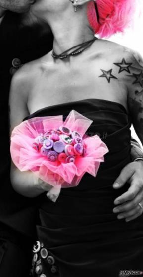 Bouquet di bottoni fucsia e viola - Le Ombre Colorate