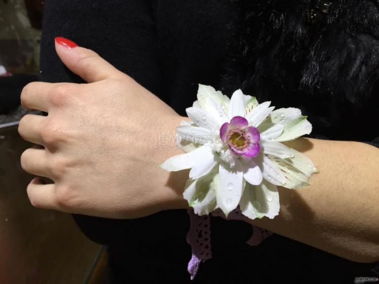 Lilla Floral Design - Bracciale waxflower per la sposa