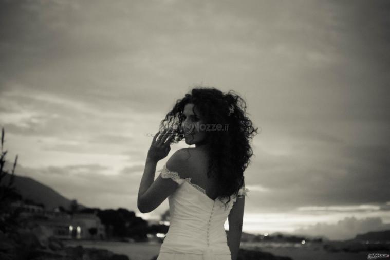 Fotografi di Matrimoni - Sposa all'aperto in bianco e nero