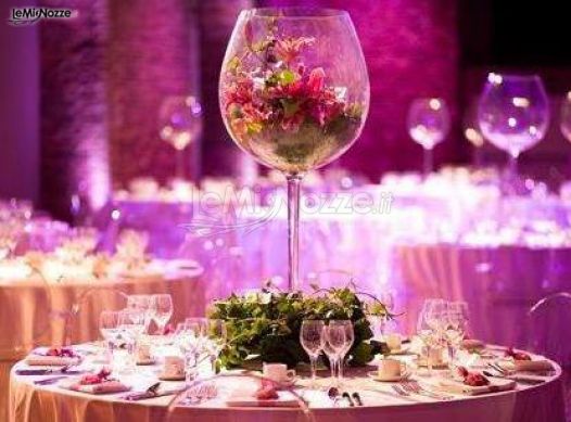 Matrimonio a tema con tavola imbandita sul rosa ad Avola