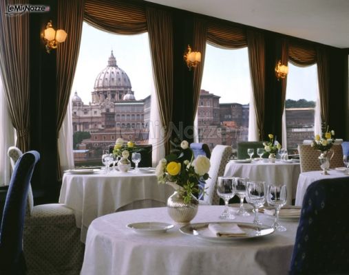 Sala del ristorante per il ricevimento di matrimonio