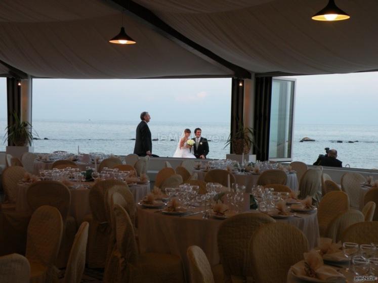 Foto di matrimonio in riva al mare