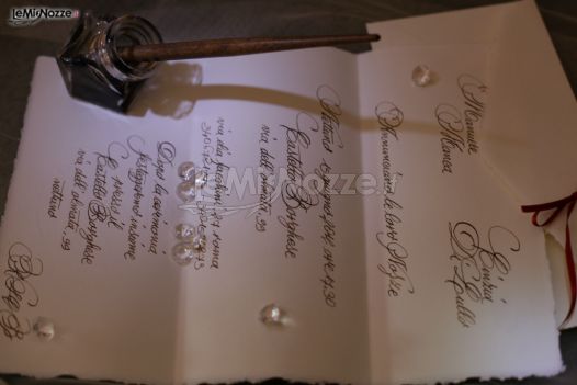 Partecipazione di nozze scritta con pennino e calamaio