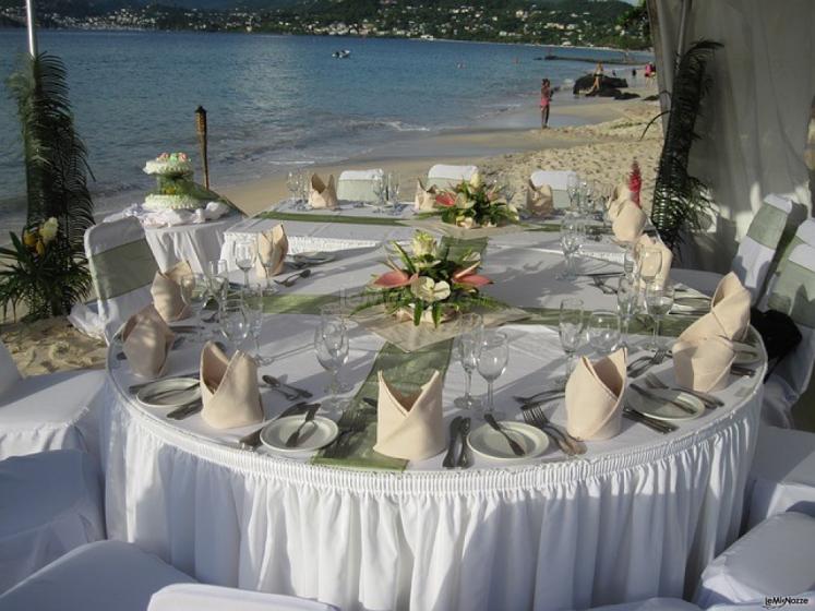Dragonfly event&wedding planners - Tavolata matrimonio in spiaggia
