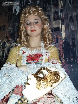 Artista in costume veneziano