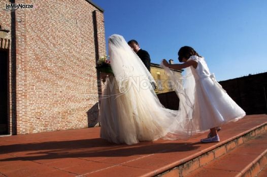 Fotografia della sposa con la damigella